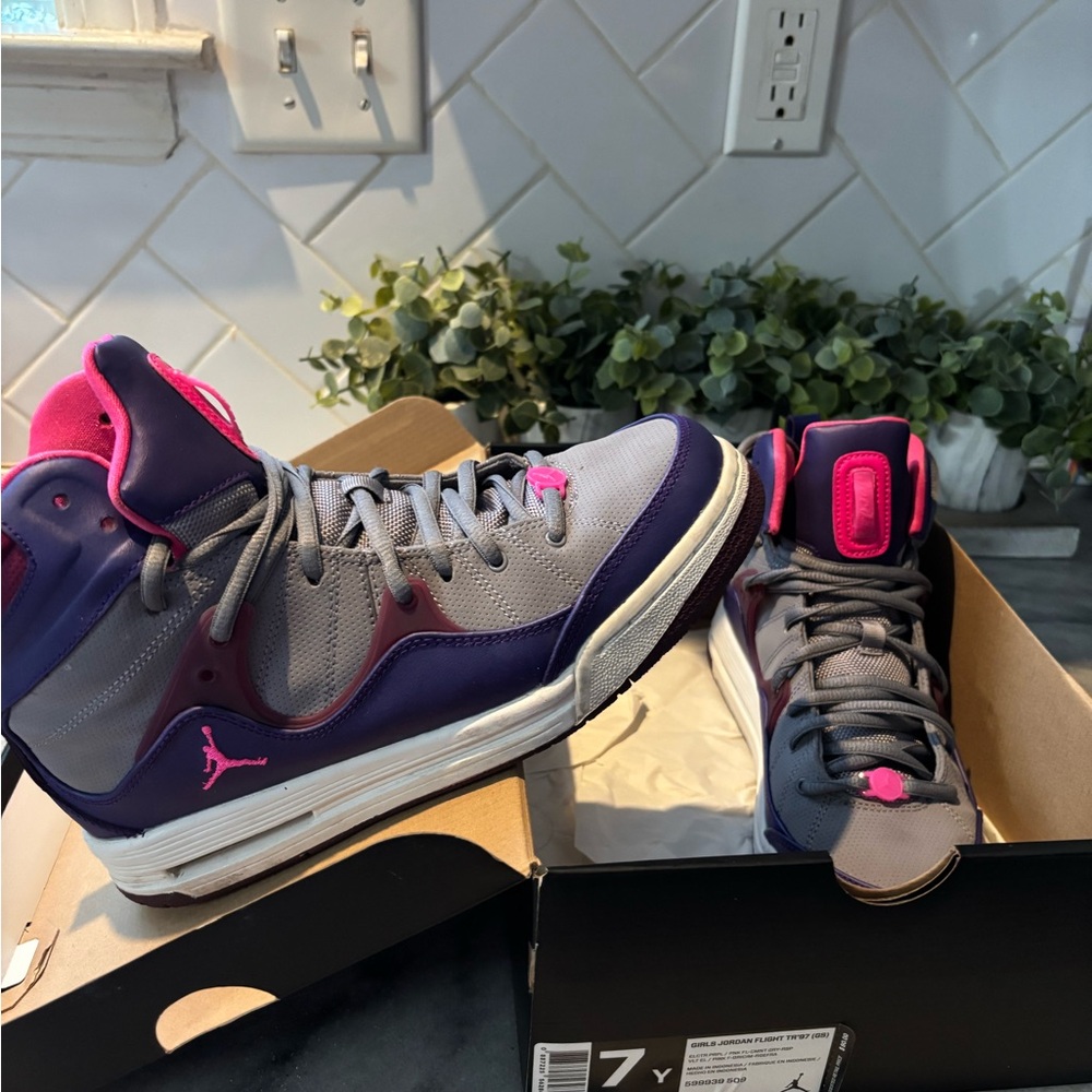 Jordan Kids Sneakers in Gray and Pink